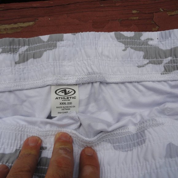 Athletic Works White Camo Gym moisture wicking Shorts, sz22~Soft~NWT~Per… - Picture 5 of 5